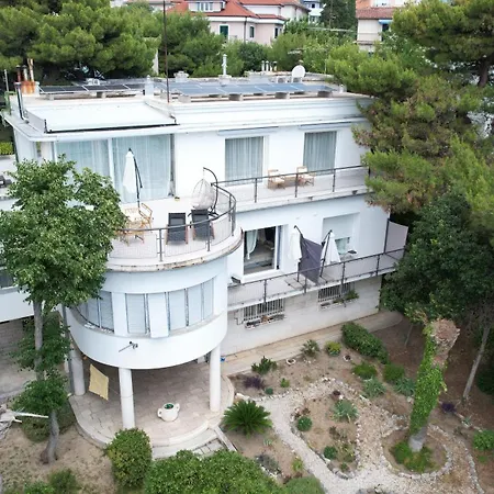 Luxury Seaside House Noble- Location In Town Pensión Split