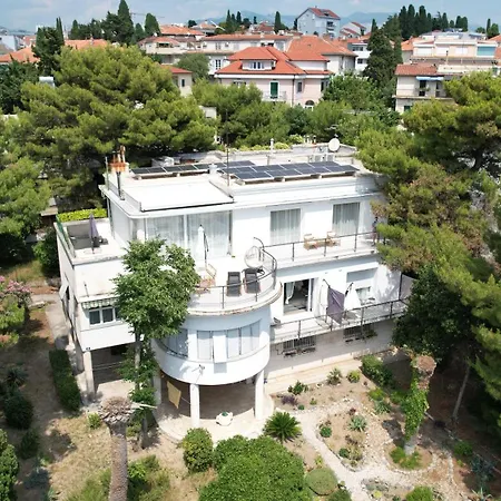 Luxury Seaside House Noble- Location In Town