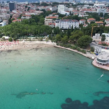 Luxury Seaside House Noble- Location In Town Pensión *