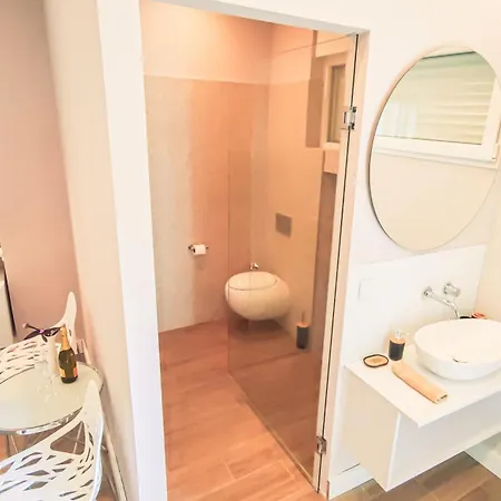 Luxury Seaside House Noble- Location In Town Affittacamere *
