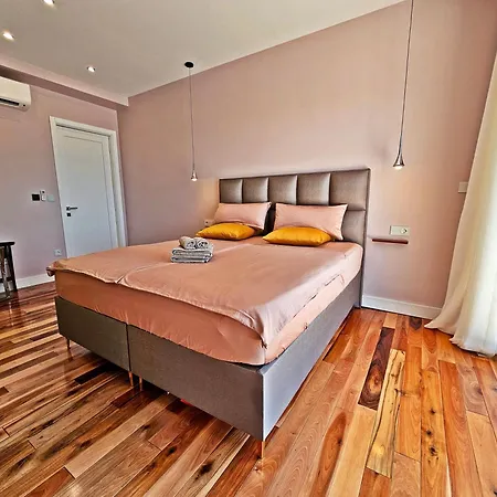 Guest house Luxury Seaside House Noble- Location In Town Split