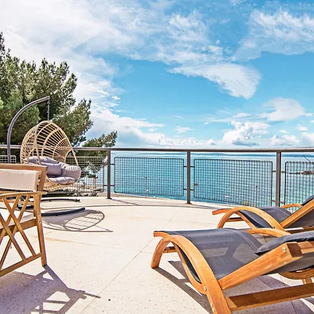 Luxury Seaside House Noble- Location In Town Guest house