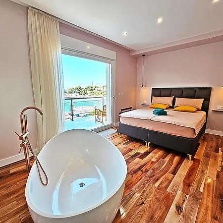 Luxury Seaside House Noble- Location In Town Gasthof